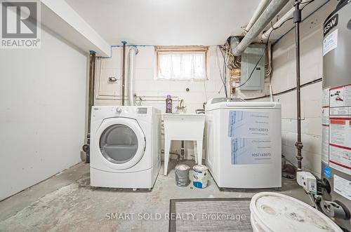 58 Collins Crescent, Aurora, ON - Indoor Photo Showing Laundry Room