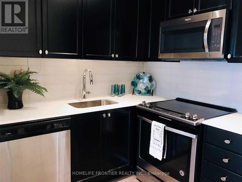 304 - 555 William Graham Drive, Aurora, ON - Indoor Photo Showing Kitchen With Upgraded Kitchen