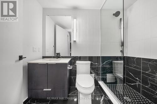 608 - 327 King Street W, Toronto, ON - Indoor Photo Showing Bathroom