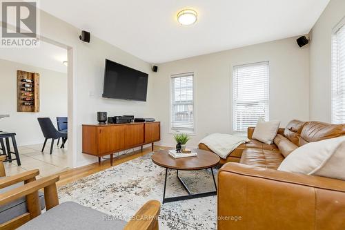 279 Leiterman Drive, Milton, ON - Indoor Photo Showing Living Room