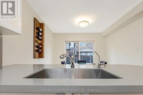 279 Leiterman Drive, Milton, ON - Indoor Photo Showing Kitchen