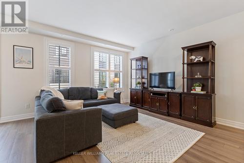 507 - 657 Cricklewood Drive, Mississauga, ON - Indoor Photo Showing Living Room