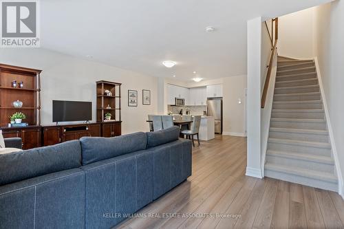 507 - 657 Cricklewood Drive, Mississauga, ON - Indoor Photo Showing Living Room