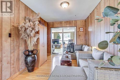 92 Ellwood Drive W, Caledon, ON - Indoor Photo Showing Living Room