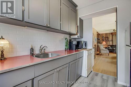 92 Ellwood Drive W, Caledon, ON - Indoor Photo Showing Kitchen