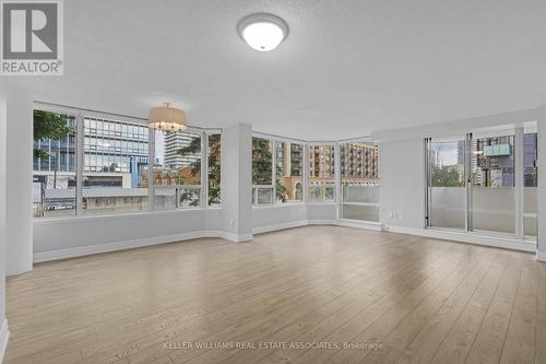 208 - 330 Rathburn Road W, Mississauga, ON - Indoor Photo Showing Living Room