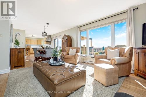 13416 Fourth Line, Milton, ON - Indoor Photo Showing Living Room