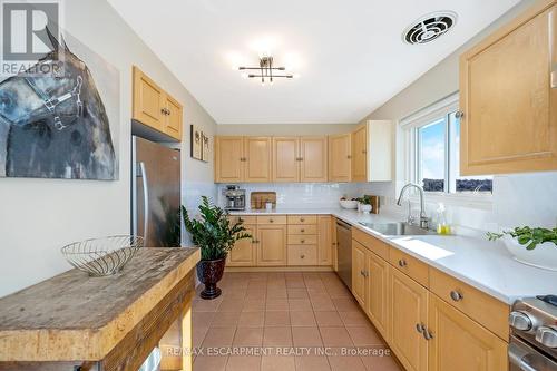 13416 Fourth Line Nassagaweya, Milton, ON - Indoor Photo Showing Kitchen