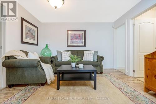 13416 Fourth Line Nassagaweya, Milton, ON - Indoor Photo Showing Living Room