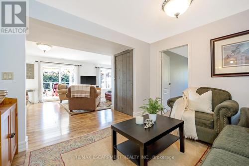 13416 Fourth Line Nassagaweya, Milton, ON - Indoor Photo Showing Living Room