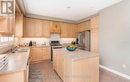 70 Southlake Boulevard, Brampton, ON - Indoor Photo Showing Kitchen With Stainless Steel Kitchen With Double Sink