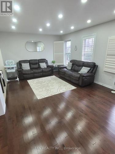 476 Mckim Gate, Milton, ON - Indoor Photo Showing Living Room