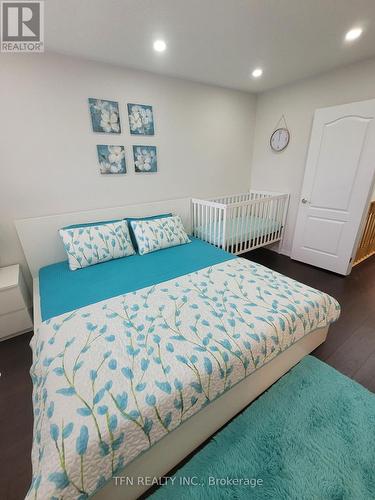 476 Mckim Gate, Milton, ON - Indoor Photo Showing Bedroom