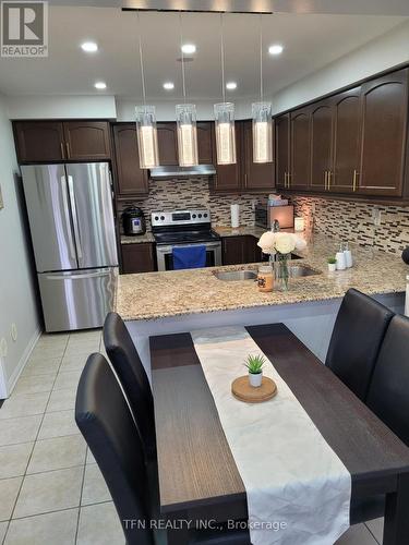 476 Mckim Gate, Milton, ON - Indoor Photo Showing Kitchen With Upgraded Kitchen