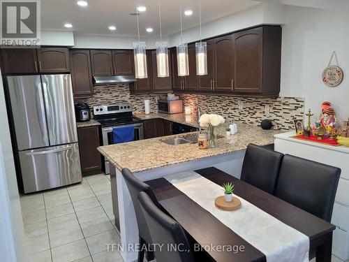 476 Mckim Gate, Milton, ON - Indoor Photo Showing Kitchen With Double Sink With Upgraded Kitchen