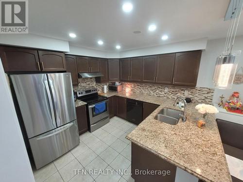 476 Mckim Gate, Milton, ON - Indoor Photo Showing Kitchen With Double Sink With Upgraded Kitchen