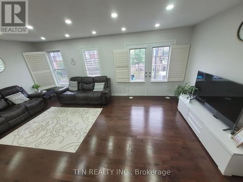 476 Mckim Gate, Milton, ON - Indoor Photo Showing Living Room