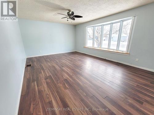 450 De Maricourt Avenue, Iroquois Falls, ON - Indoor Photo Showing Other Room