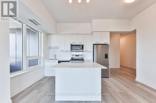 408 - 385 Winston Road, Grimsby, ON - Indoor Photo Showing Kitchen