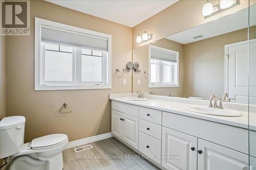 4 - 7 Lakelawn Road, Grimsby, ON - Indoor Photo Showing Bathroom