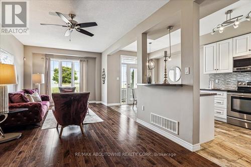 4 - 7 Lakelawn Road, Grimsby, ON - Indoor Photo Showing Kitchen