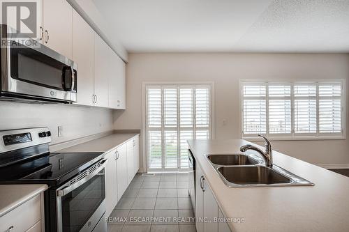 4162 Cherry Heights Boulevard, Lincoln, ON - Indoor Photo Showing Kitchen With Double Sink