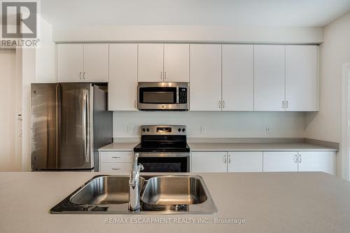 4162 Cherry Heights Boulevard, Lincoln, ON - Indoor Photo Showing Kitchen With Double Sink