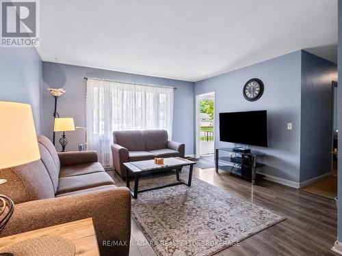 321 Dufferin Street, Fort Erie (332 - Central), ON - Indoor Photo Showing Living Room