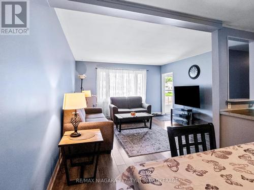 321 Dufferin Street, Fort Erie (332 - Central), ON - Indoor Photo Showing Living Room