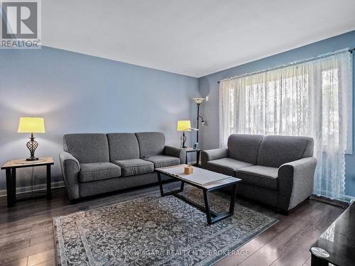 321 Dufferin Street, Fort Erie (332 - Central), ON - Indoor Photo Showing Living Room