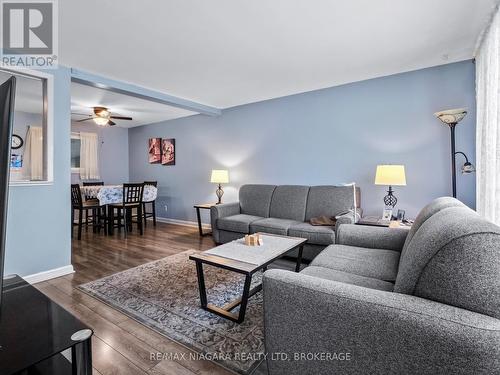 321 Dufferin Street, Fort Erie (332 - Central), ON - Indoor Photo Showing Living Room