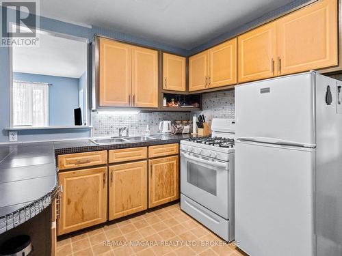 321 Dufferin Street, Fort Erie (332 - Central), ON - Indoor Photo Showing Kitchen With Double Sink