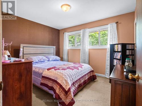 321 Dufferin Street, Fort Erie (332 - Central), ON - Indoor Photo Showing Bedroom