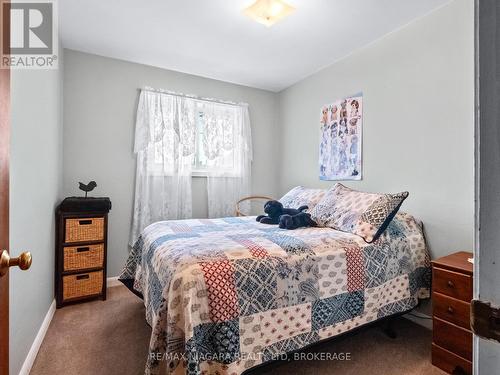 321 Dufferin Street, Fort Erie (332 - Central), ON - Indoor Photo Showing Bedroom