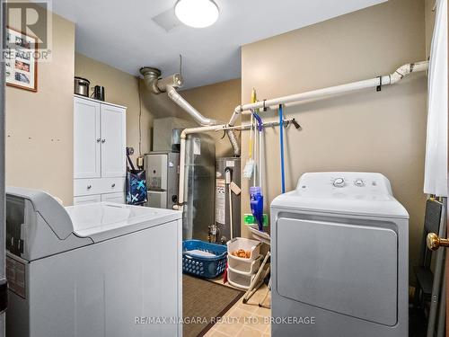 321 Dufferin Street, Fort Erie (332 - Central), ON - Indoor Photo Showing Laundry Room