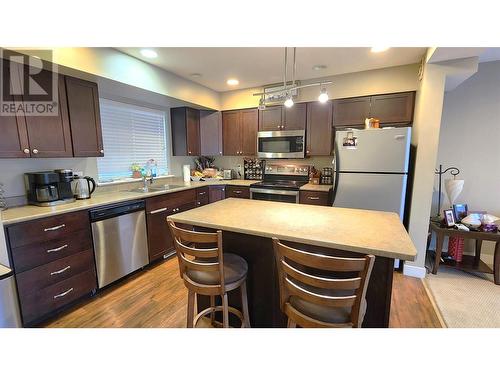 1990 Pacific Way Unit# 30, Kamloops, BC - Indoor Photo Showing Kitchen With Double Sink