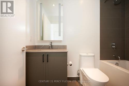 812 - 135 East Liberty Street, Toronto, ON - Indoor Photo Showing Bathroom