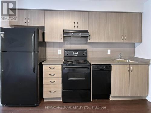 507 - 132 Berkeley Street, Toronto, ON - Indoor Photo Showing Kitchen