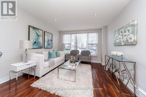 135 Queensbury Avenue, Toronto, ON - Indoor Photo Showing Living Room