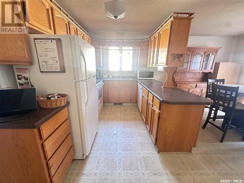 441 Petterson Drive, Estevan, SK - Indoor Photo Showing Kitchen