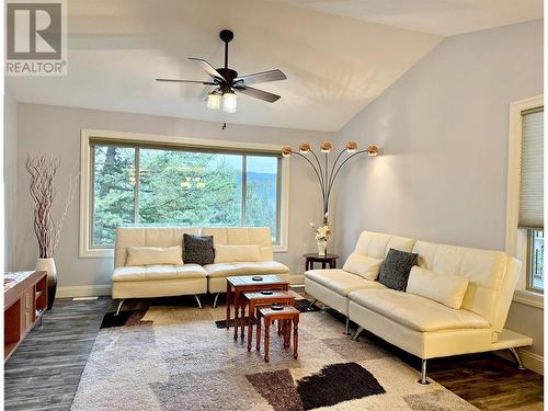 565 Clearwater Valley Road, Clearwater, BC - Indoor Photo Showing Living Room