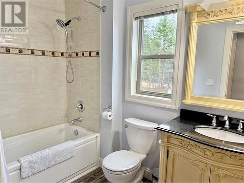 565 Clearwater Valley Road, Clearwater, BC - Indoor Photo Showing Bathroom