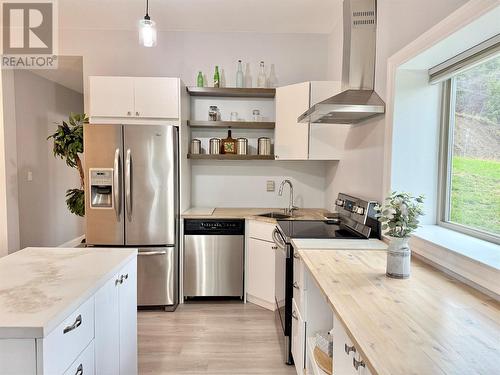 565 Clearwater Valley Road, Clearwater, BC - Indoor Photo Showing Kitchen