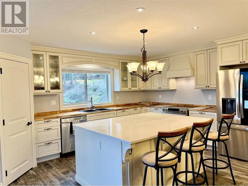 565 Clearwater Valley Road, Clearwater, BC - Indoor Photo Showing Kitchen