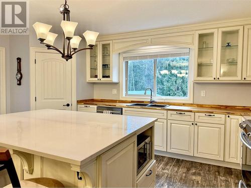 565 Clearwater Valley Road, Clearwater, BC - Indoor Photo Showing Kitchen