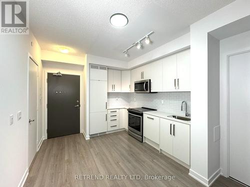 3302 - 5180 Yonge Street, Toronto, ON - Indoor Photo Showing Kitchen