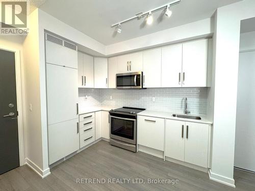 3302 - 5180 Yonge Street, Toronto, ON - Indoor Photo Showing Kitchen