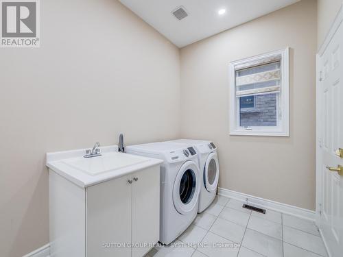 1527 Mendelson Heights, Milton, ON - Indoor Photo Showing Laundry Room