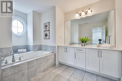 1562 Edencrest Drive, Mississauga, ON - Indoor Photo Showing Bathroom