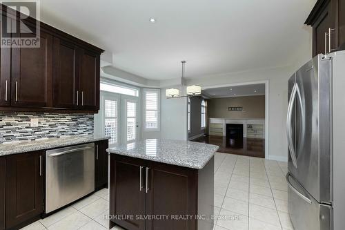 46 Eaglesprings Crescent, Brampton, ON - Indoor Photo Showing Kitchen With Upgraded Kitchen